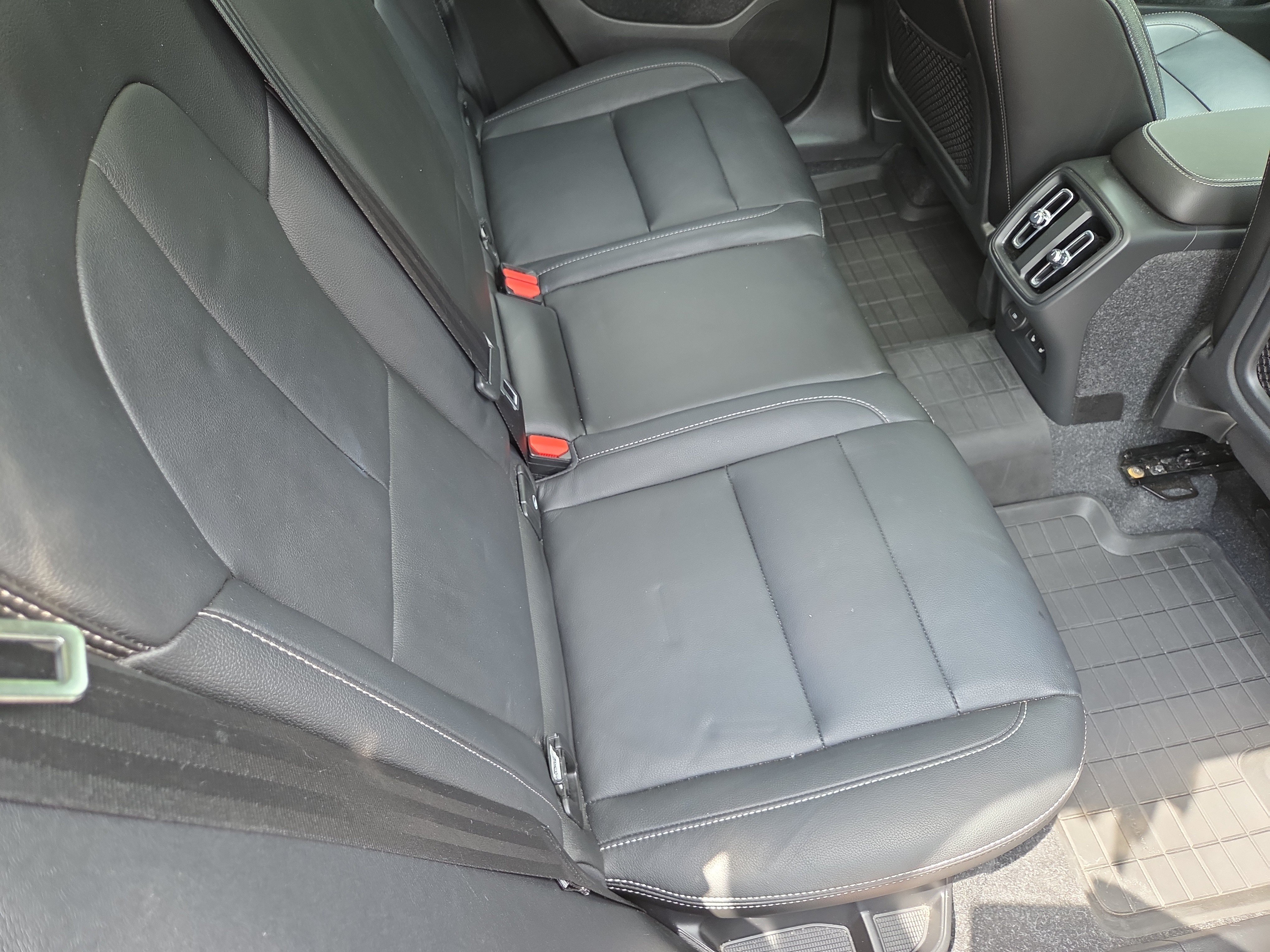 Used 2021 Volvo XC40 T5 Momentum w/ Premium Package AWD/4WD image 20