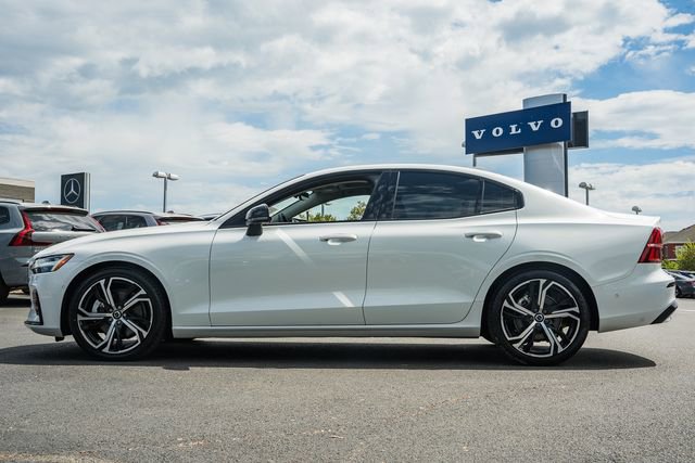 Used 2025 Volvo S60 B5 Plus image 4