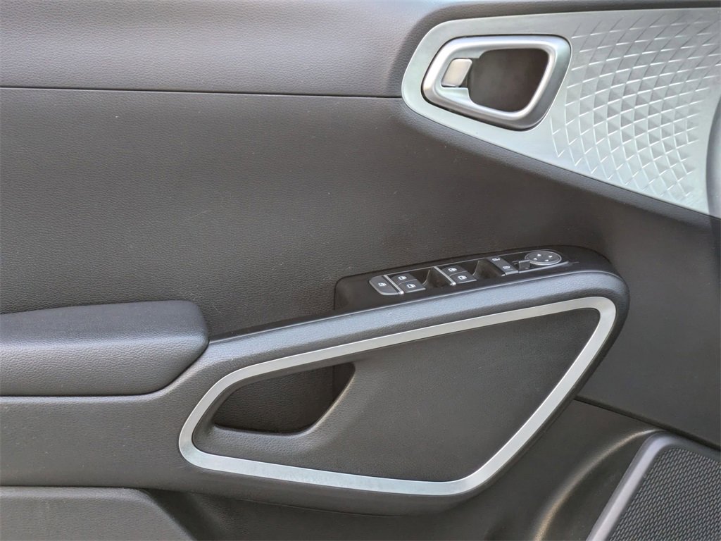 Used 2024 Kia Soul LX w/ Option Group 015 image 11