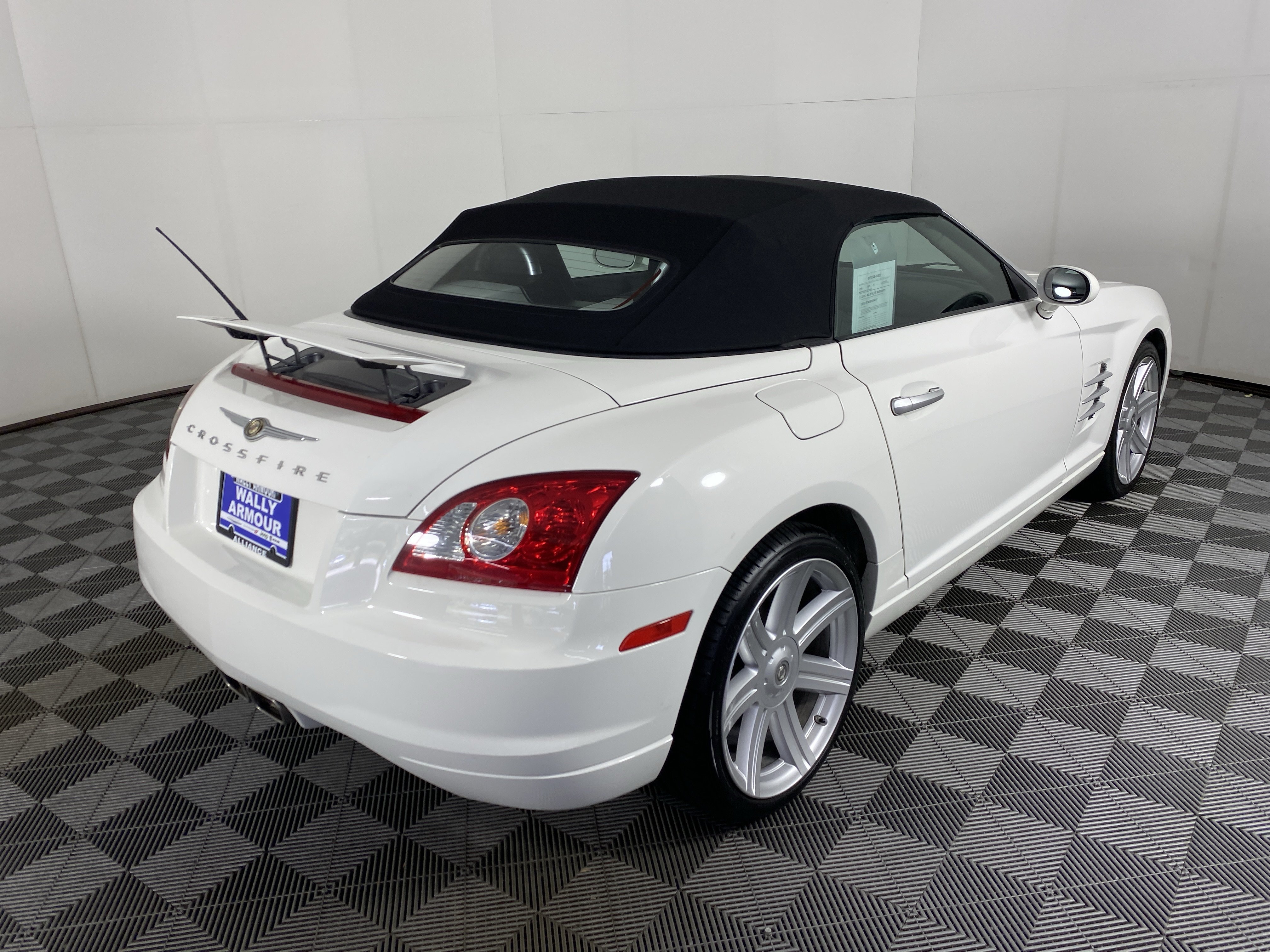 Used 2005 Chrysler Crossfire Limited RWD image 4