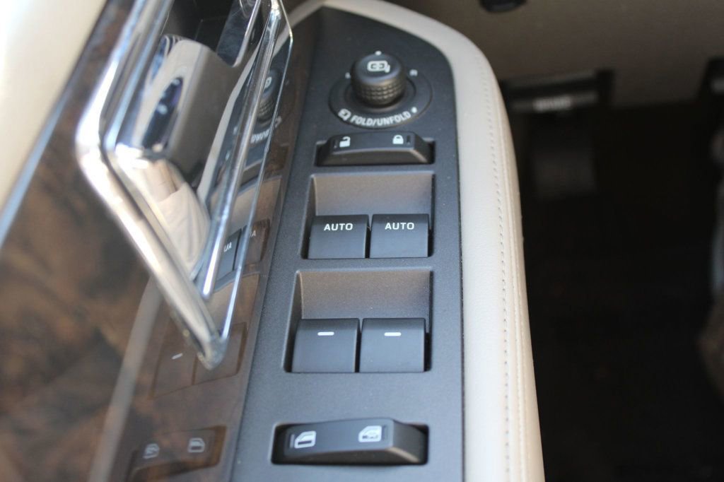 Used 2015 Lincoln Navigator 2WD image 32