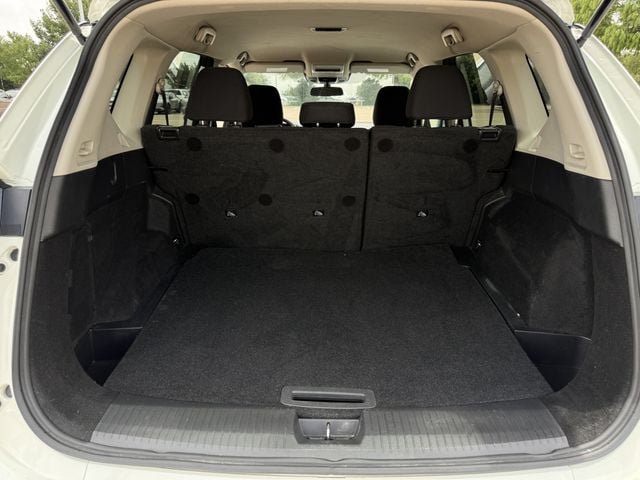 Used 2024 Nissan Rogue S AWD/4WD image 27