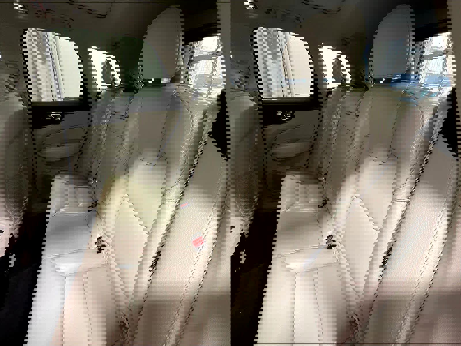 Used 2019 Volvo XC60 T6 Momentum w/ Multimedia Package image 14