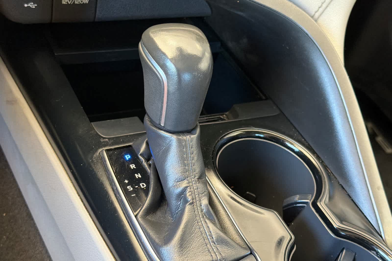 Used 2019 Toyota Camry SE FWD image 21