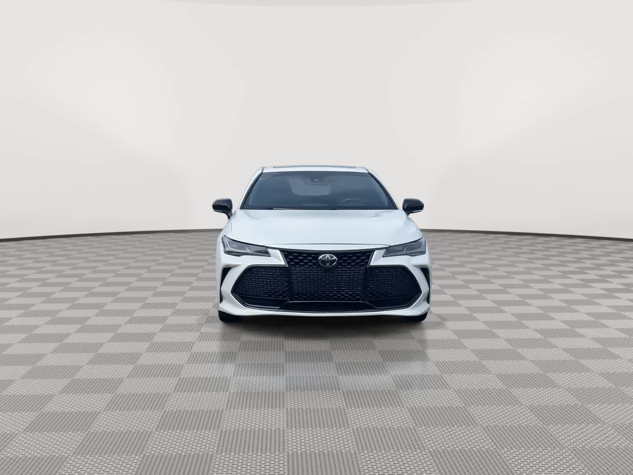 Used 2019 Toyota Avalon Touring FWD image 3