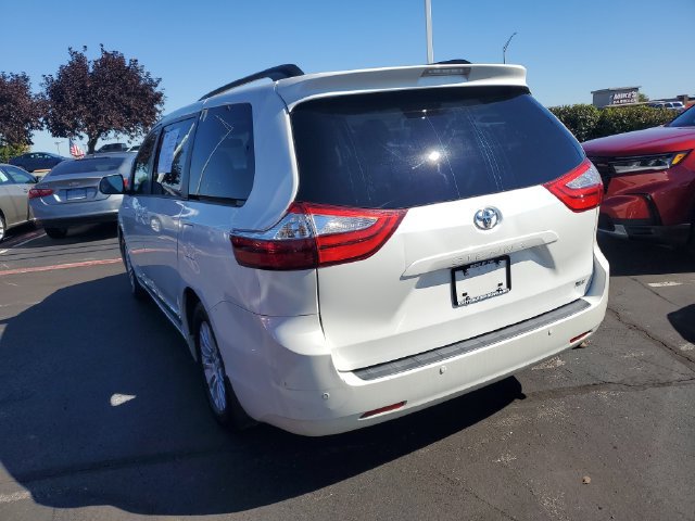 Used 2015 Toyota Sienna XLE w/ XLE Navigation Package FWD image 3