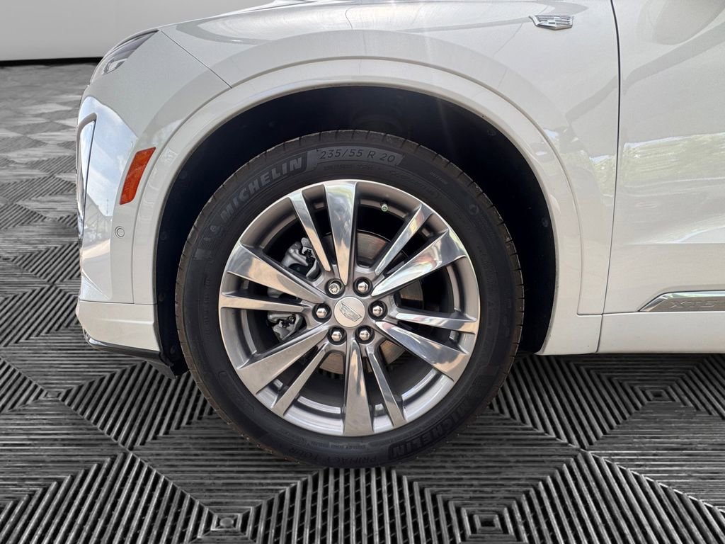 Used 2024 Cadillac XT6 Premium Luxury w/ Technology Package FWD image 9
