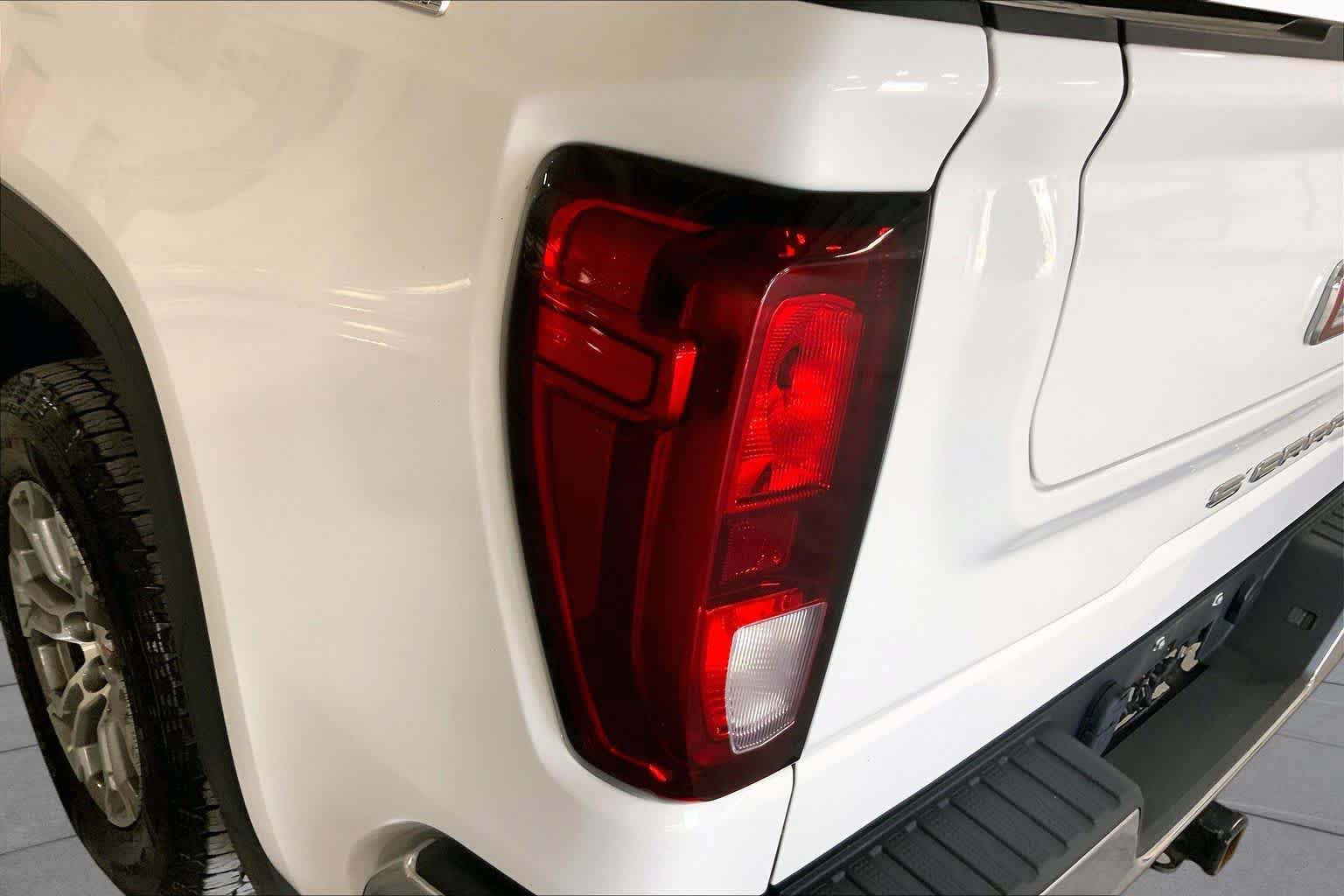 Used 2021 GMC Sierra 1500 SLE w/ X31 Off-Road Package AWD/4WD image 27