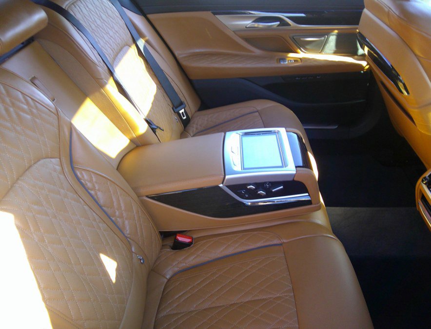 Used 2021 BMW 750i xDrive w/ Luxury Rear Seating Package AWD/4WD image 13