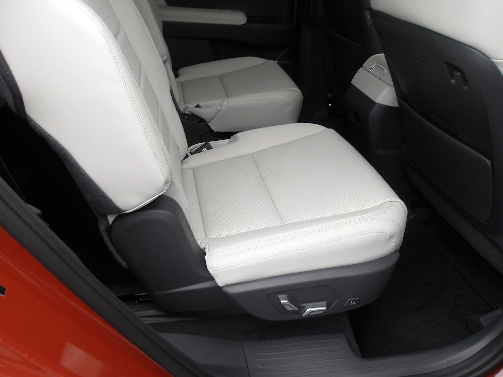 Used 2025 Hyundai Santa Fe Calligraphy image 11