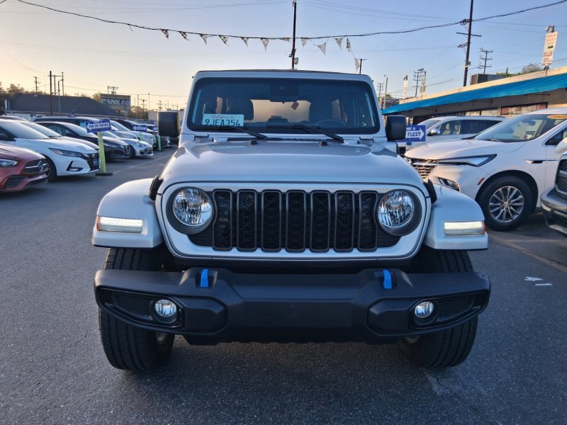 Used 2024 Jeep Wrangler Unlimited AWD/4WD image 2