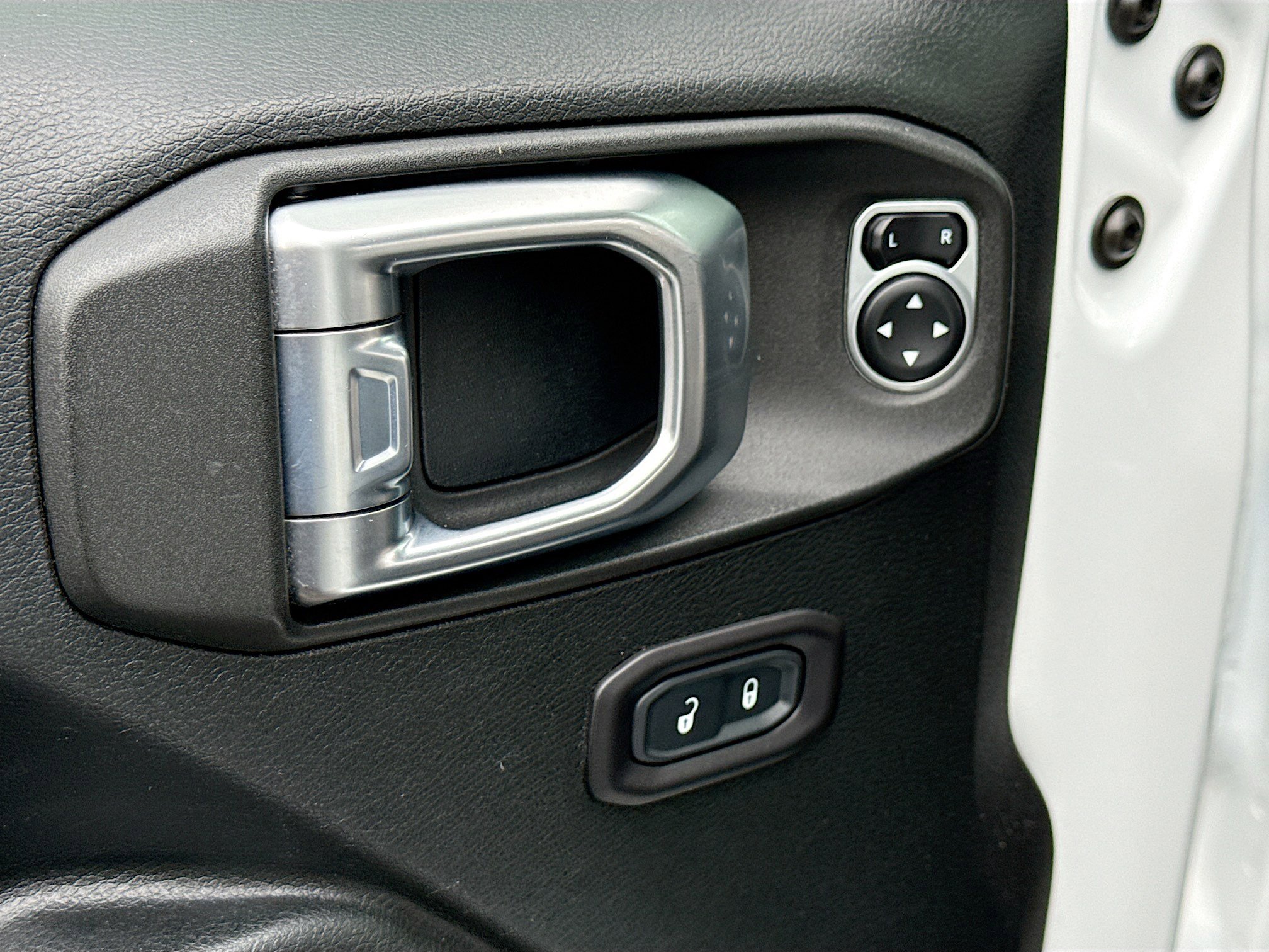 Used 2018 Jeep Wrangler Unlimited Sport S image 8