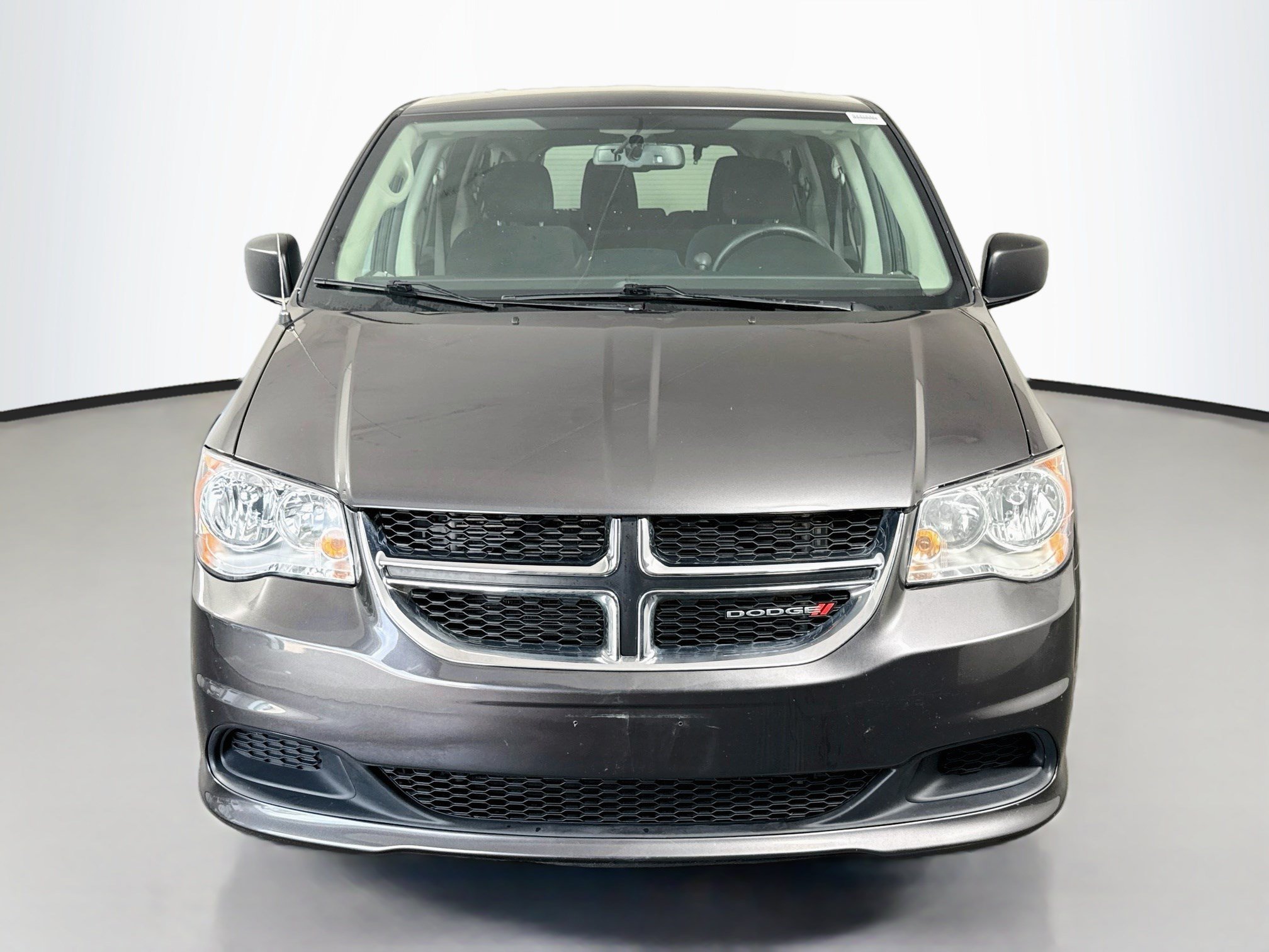 Used 2018 Dodge Grand Caravan SE w/ UConnect Hands-Free Group FWD image 2