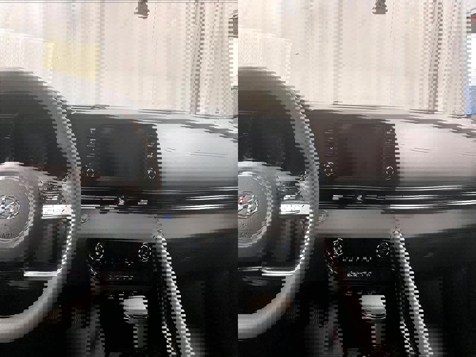 Used 2021 Hyundai Elantra SEL image 18