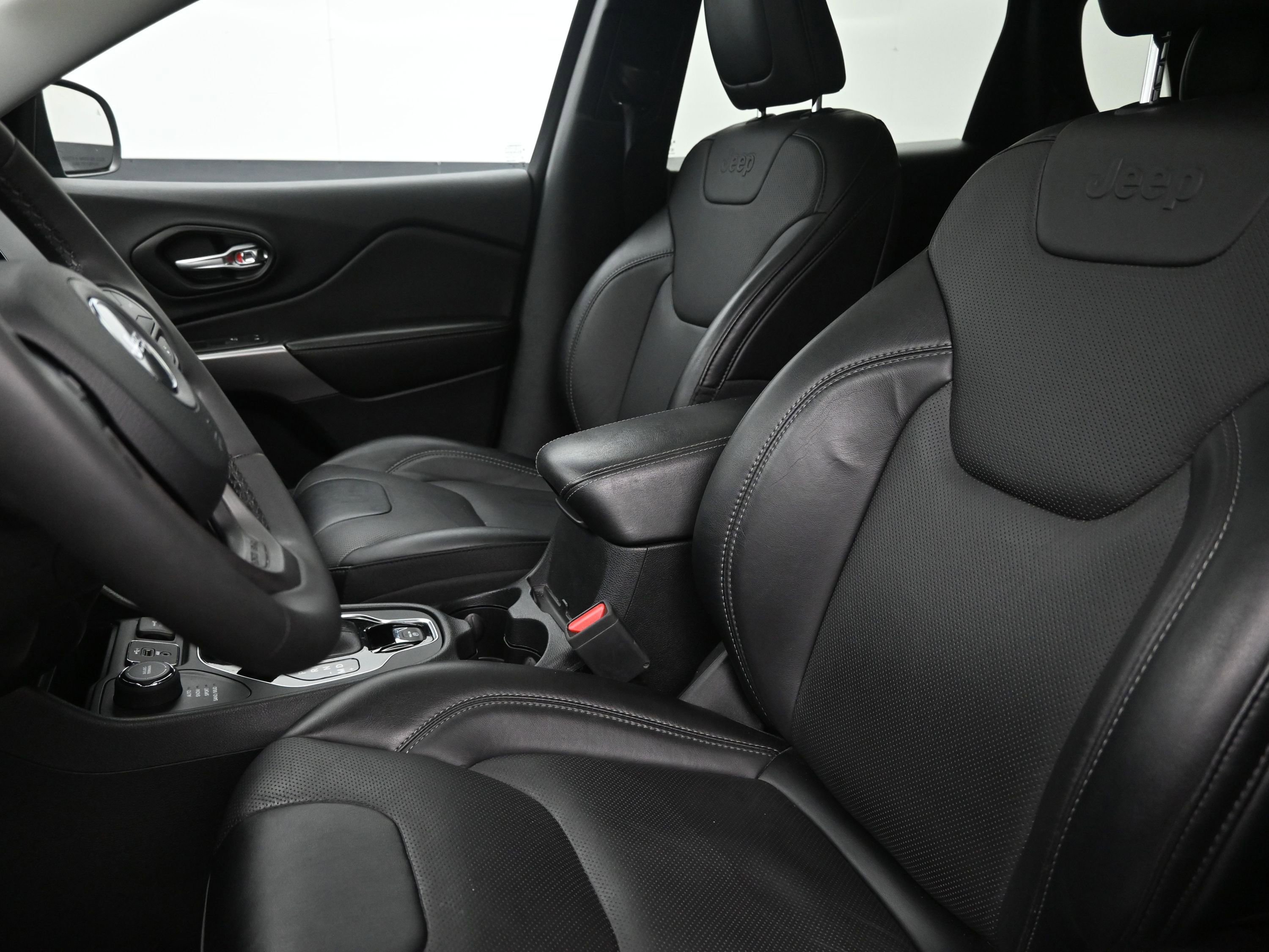 Used 2022 Jeep Cherokee Limited image 11