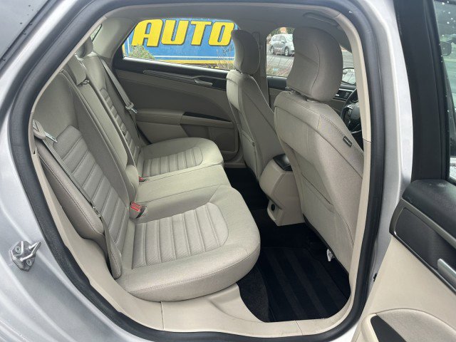 Used 2018 Ford Fusion SE image 16