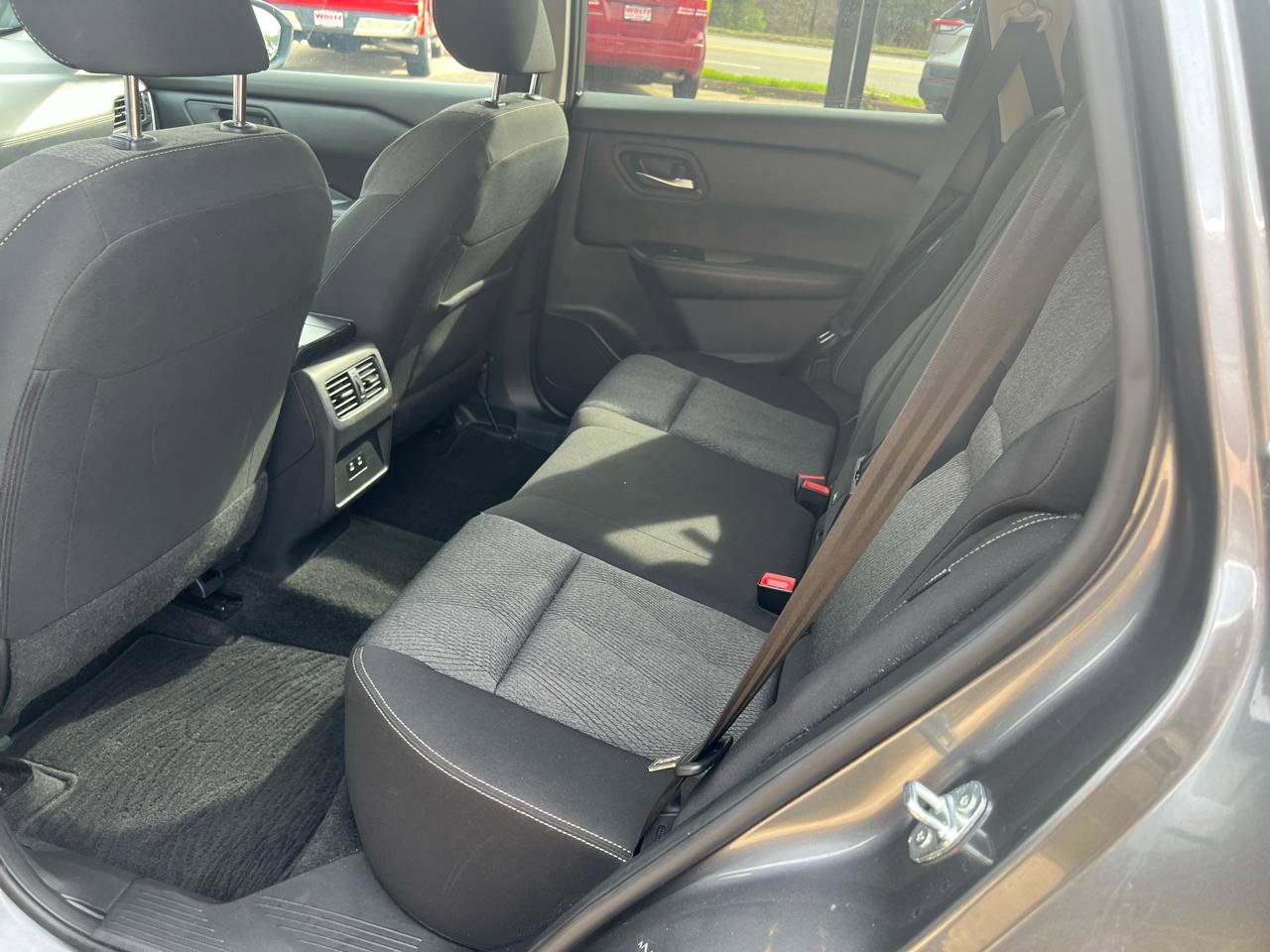 Used 2024 Nissan Rogue SV AWD/4WD image 16