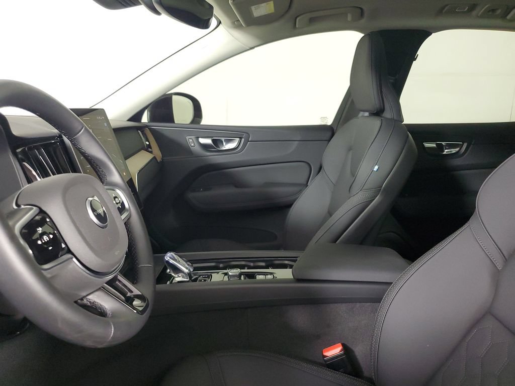 Certified 2026 Volvo XC60 B5 Core AWD/4WD image 24
