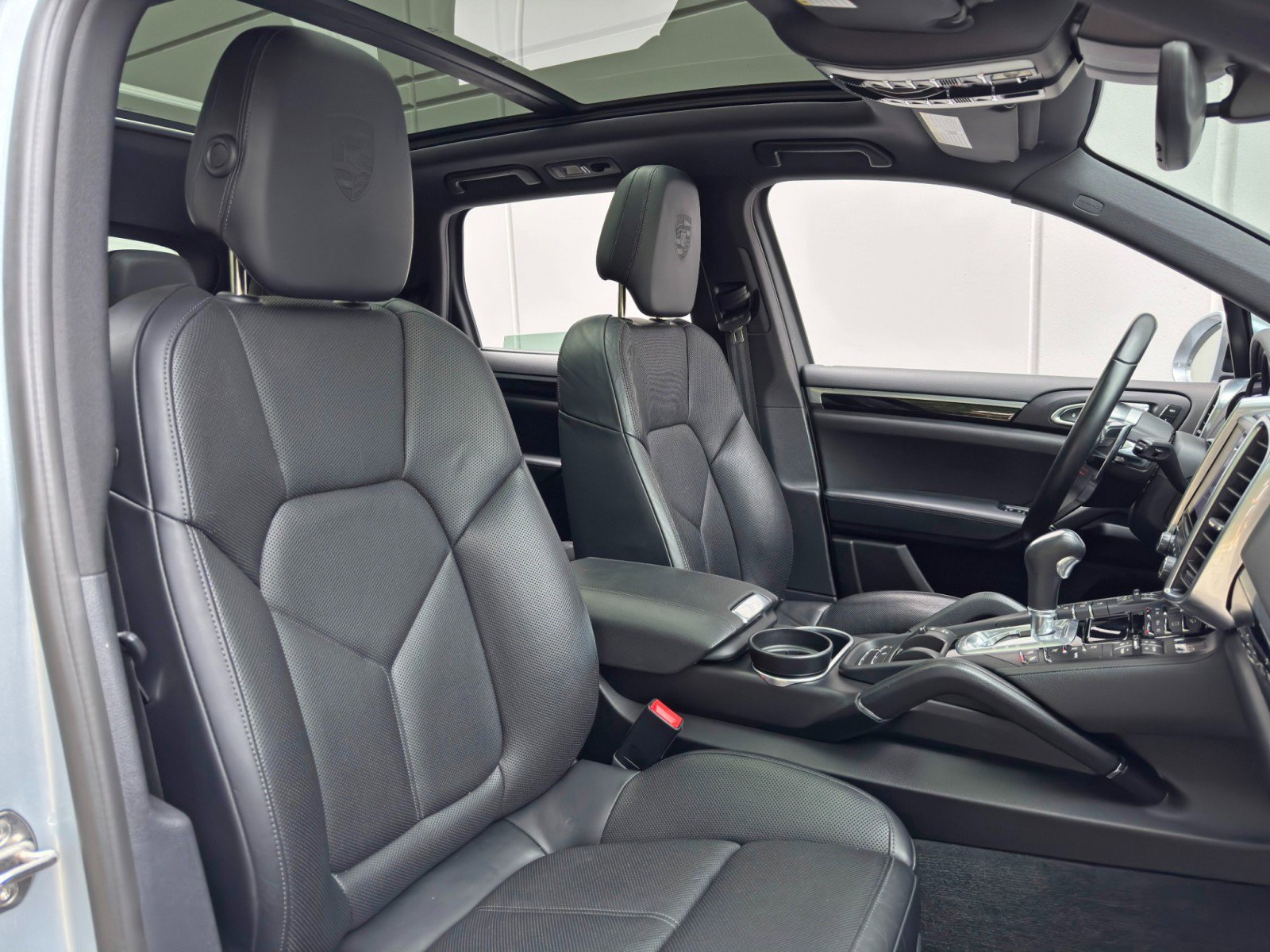 Used 2018 Porsche Cayenne Platinum Edition AWD/4WD image 34