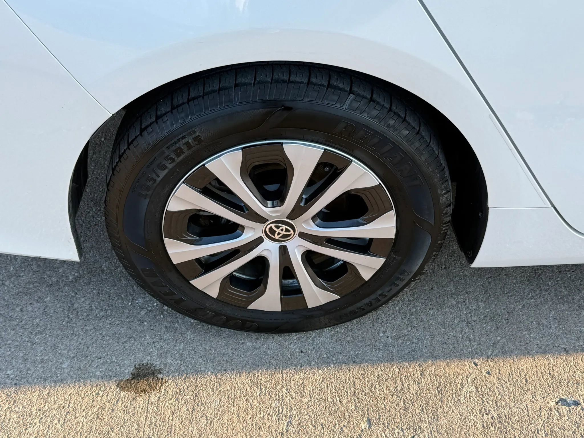 Used 2022 Toyota Prius Prime LE FWD image 44