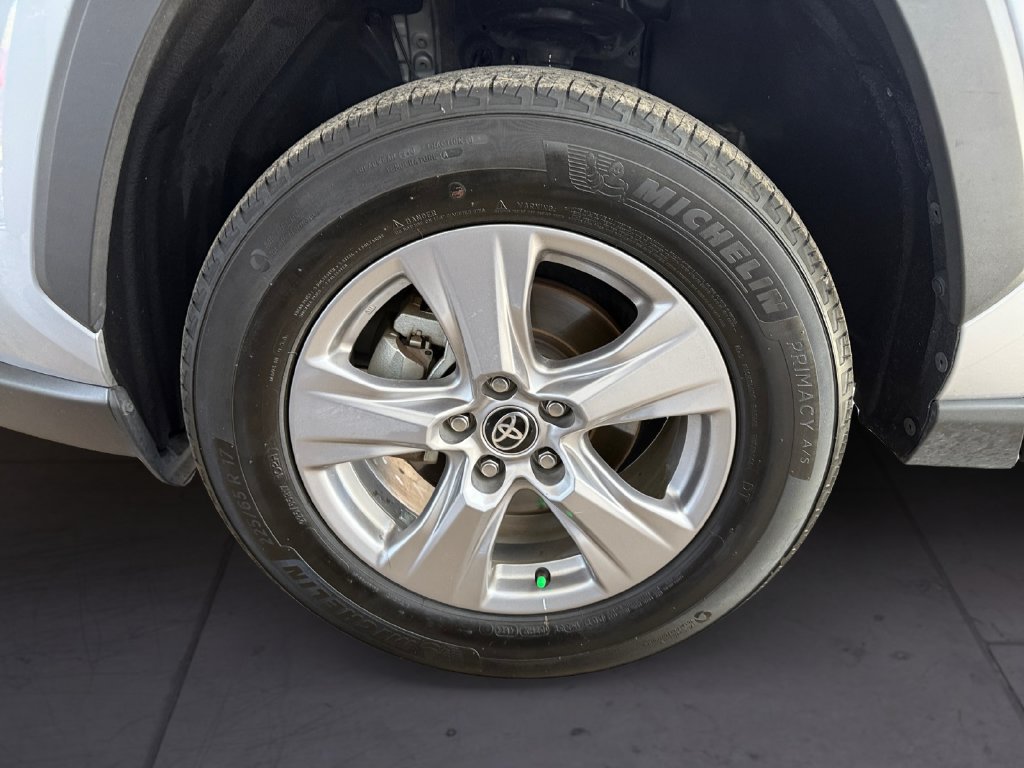Used 2025 Toyota RAV4 XLE AWD/4WD image 9