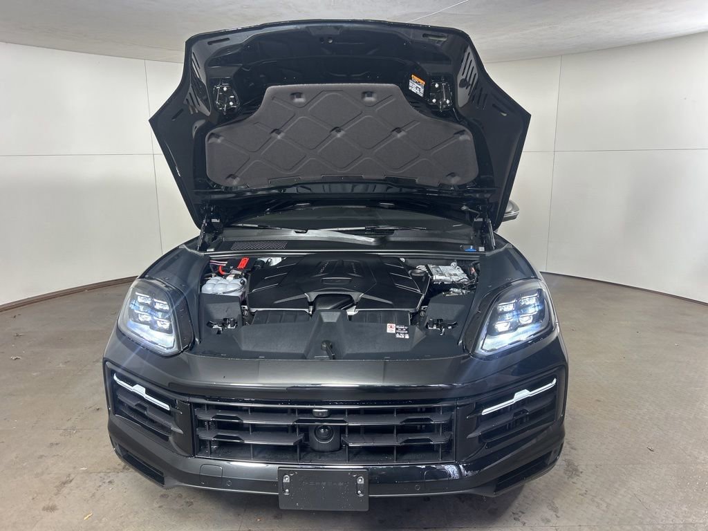 Certified 2026 Porsche Cayenne Coupe image 16