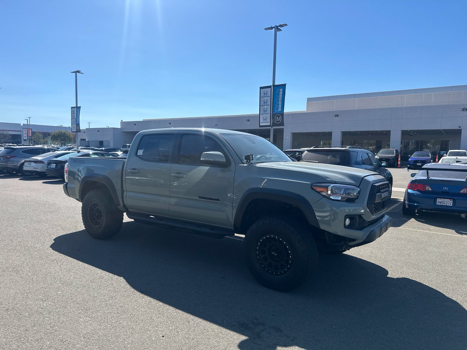 Used 2022 Toyota Tacoma TRD Off-Road w/ Technology Package RWD image 2