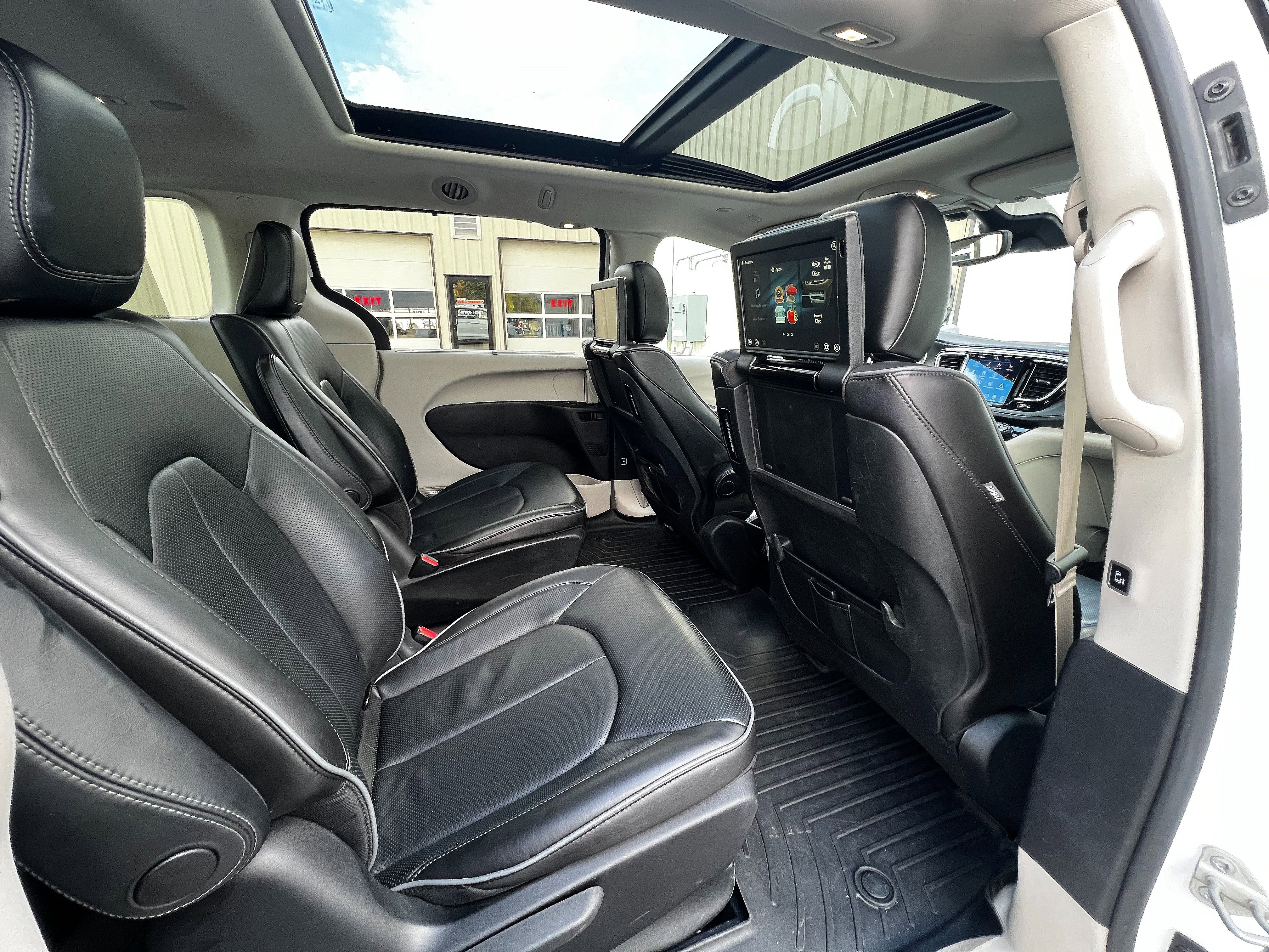 Used 2020 Chrysler Pacifica Limited w/ Advanced Safetytec Group image 30