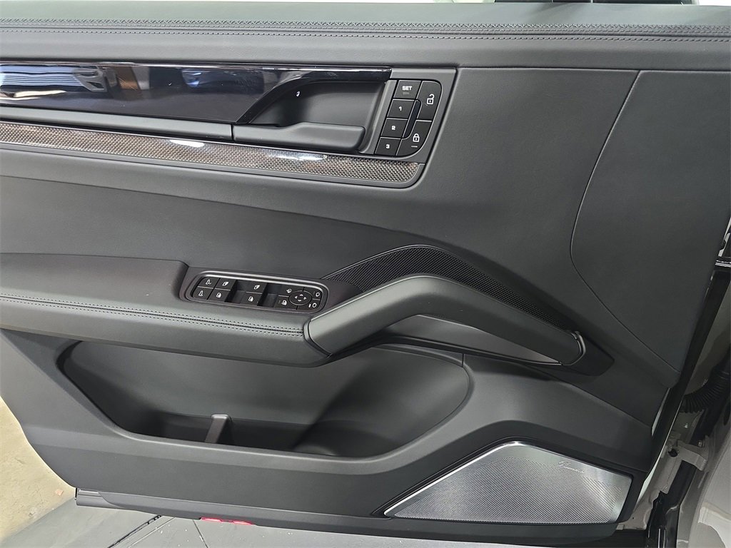 Used 2025 Porsche Cayenne GTS image 22