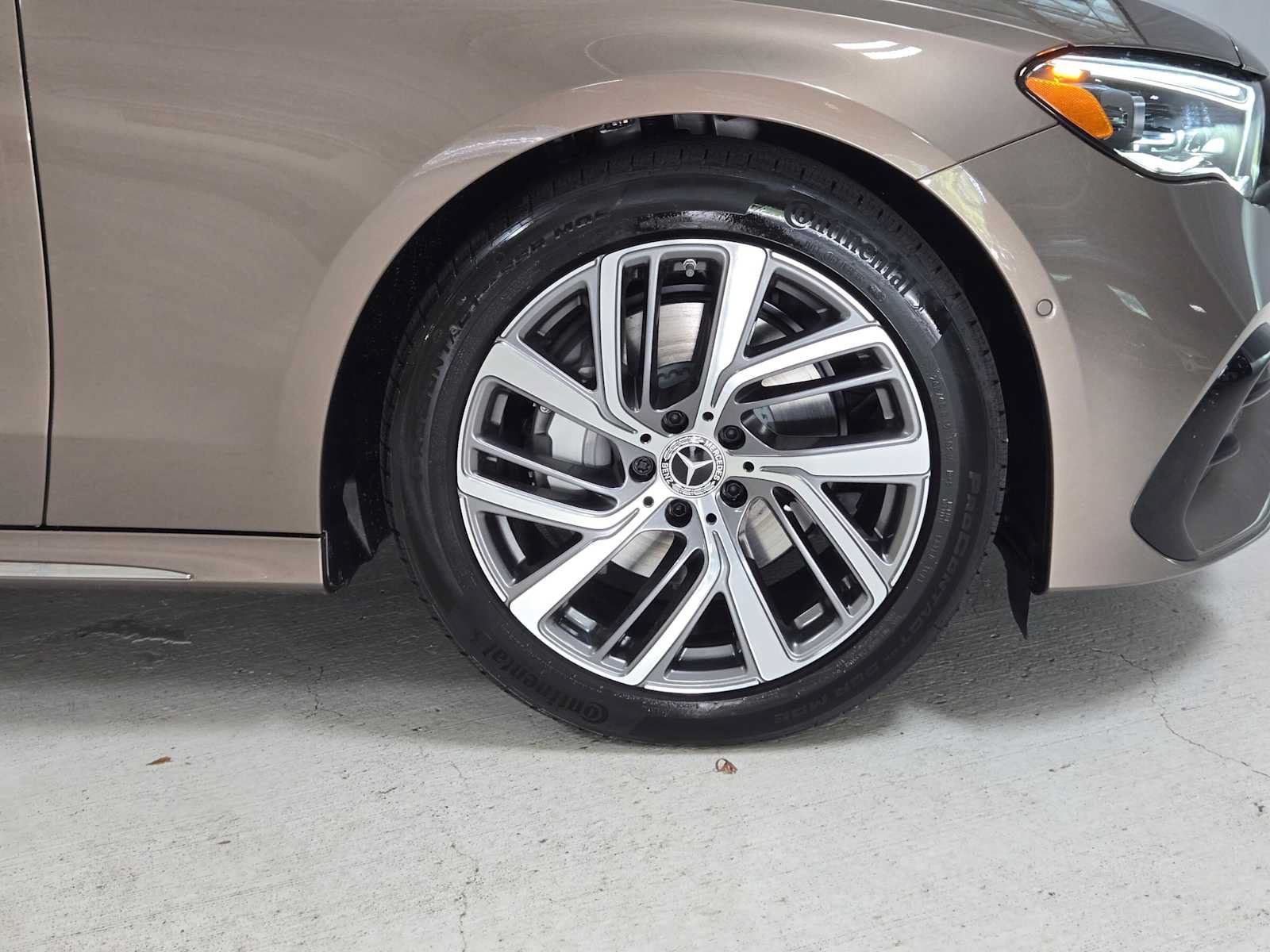 New 2027 Mercedes-Benz E 350 4MATIC Sedan image 9
