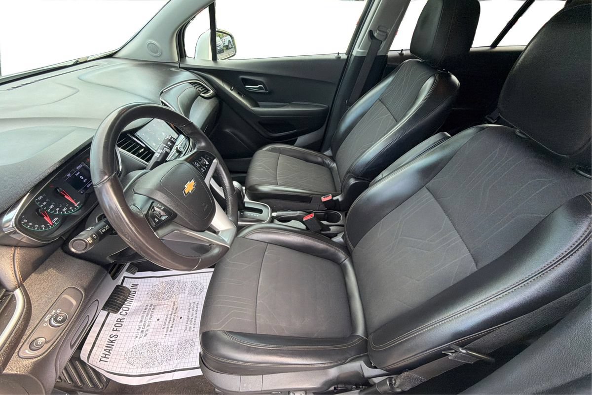 Used 2020 Chevrolet Trax LT w/ LT Convenience Package FWD image 9