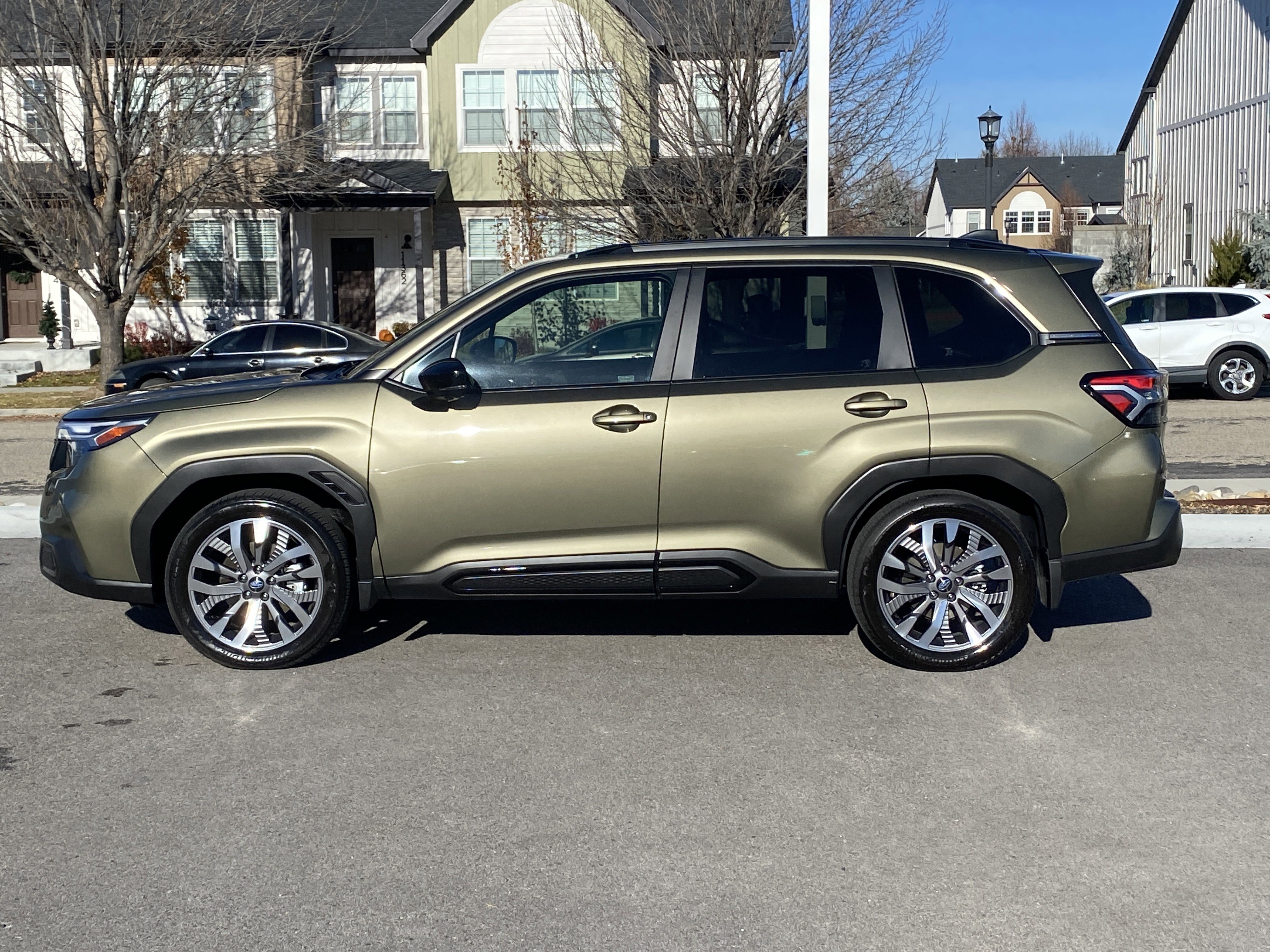 Used 2025 Subaru Forester Touring image 3