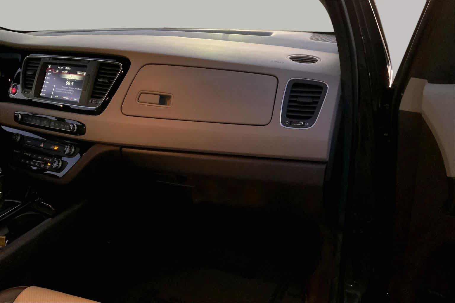 Used 2015 Kia Sedona SX Limited FWD image 15