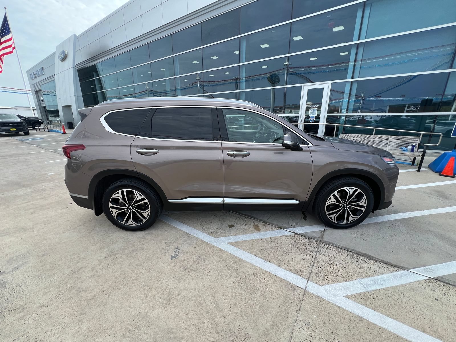 Used 2020 Hyundai Santa Fe SEL FWD image 2