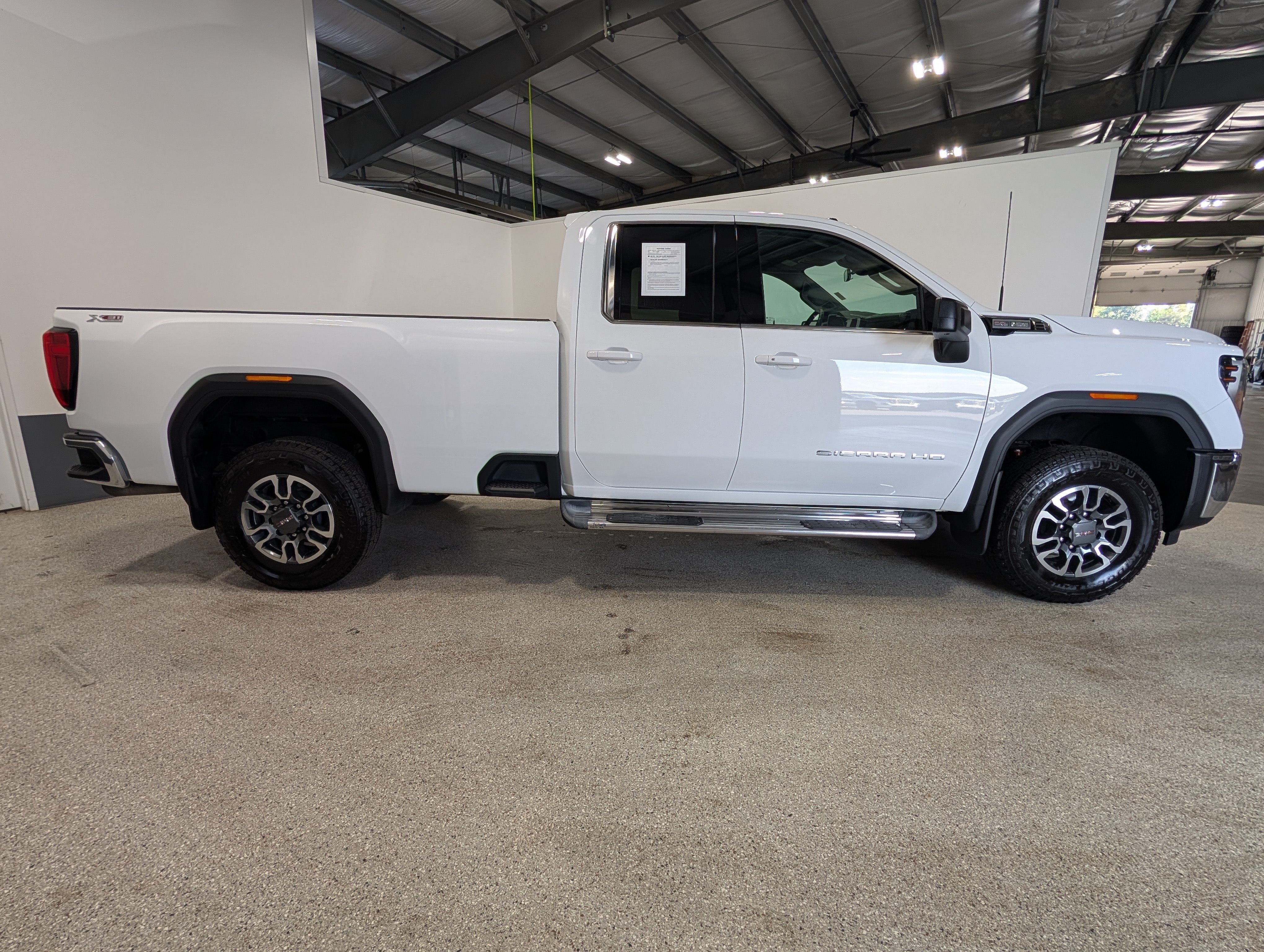 Used 2024 GMC Sierra 2500 SLE w/ SLE Convenience Package AWD/4WD image 2