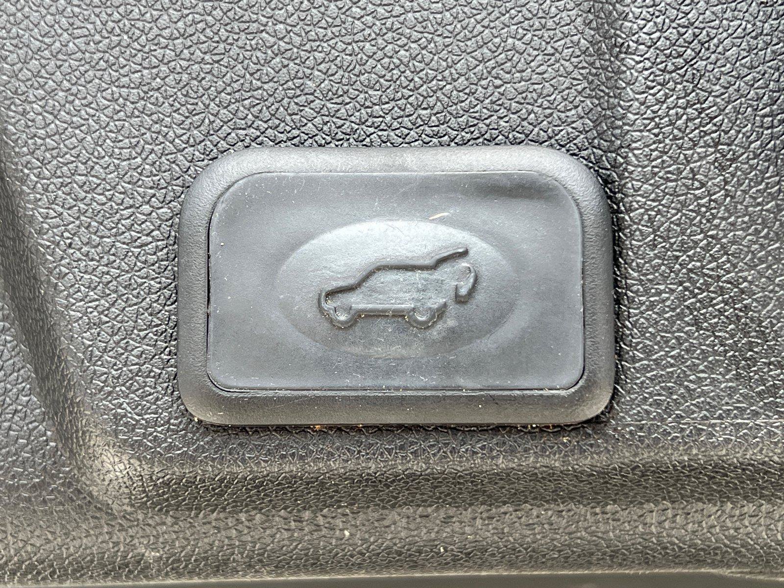 Used 2016 Chevrolet Traverse LT FWD image 19