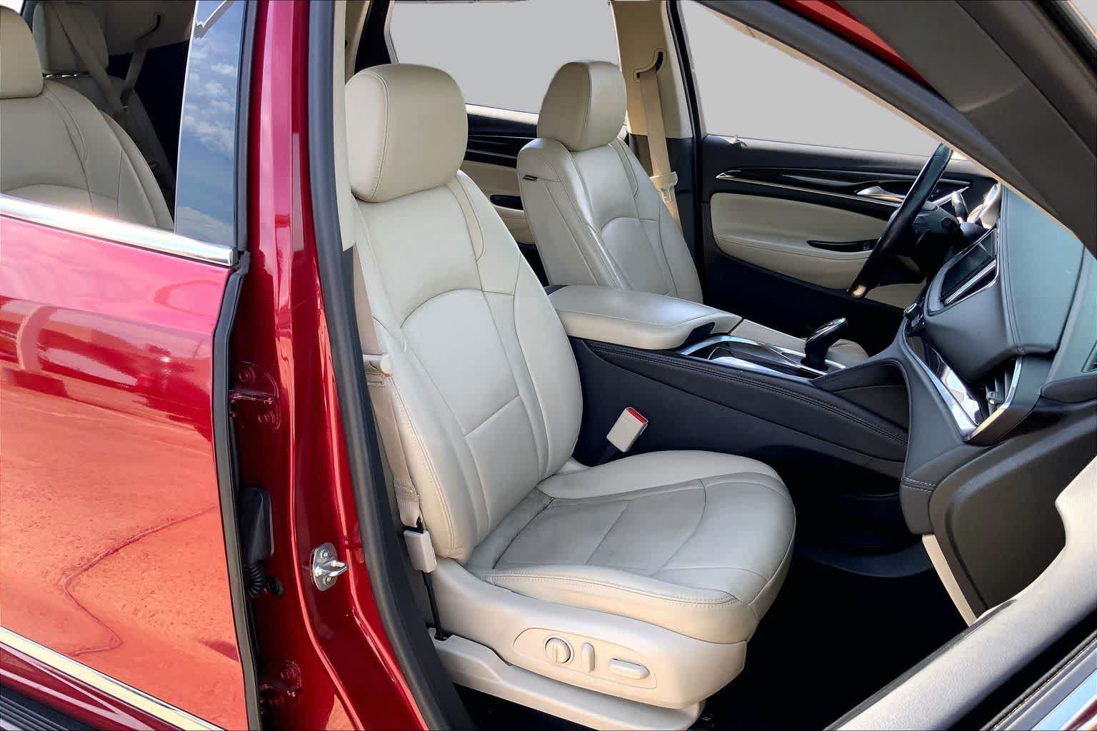 Used 2020 Buick Enclave Essence w/ LPO, Touring Package FWD image 9