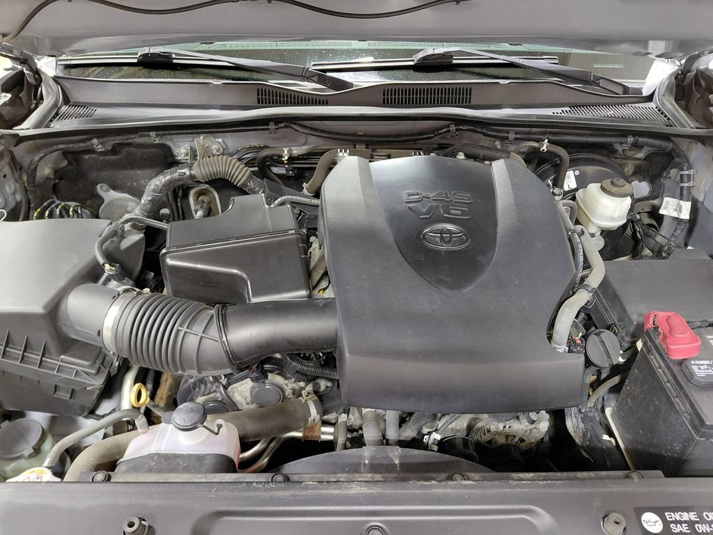 Used 2019 Toyota Tacoma SR5 AWD/4WD image 8