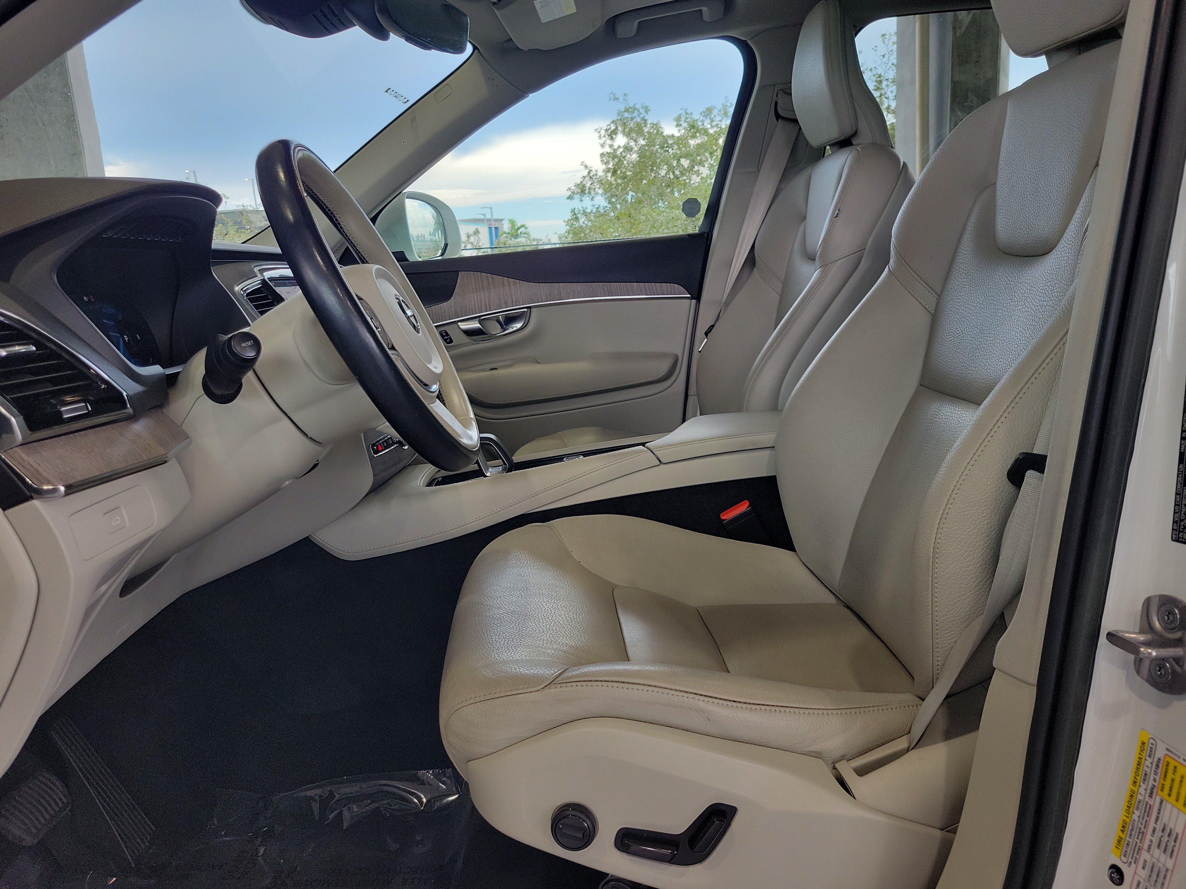 Used 2023 Volvo XC90 B5 Plus w/ Protection Package Premier AWD/4WD image 20