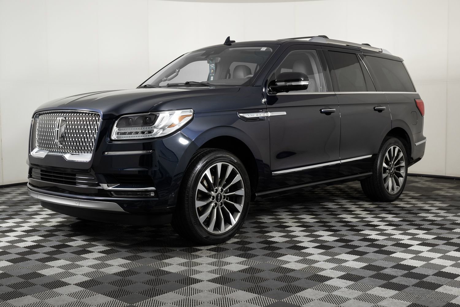 Used 2021 Lincoln Navigator Reserve w/ Cargo Convenience Package image 1