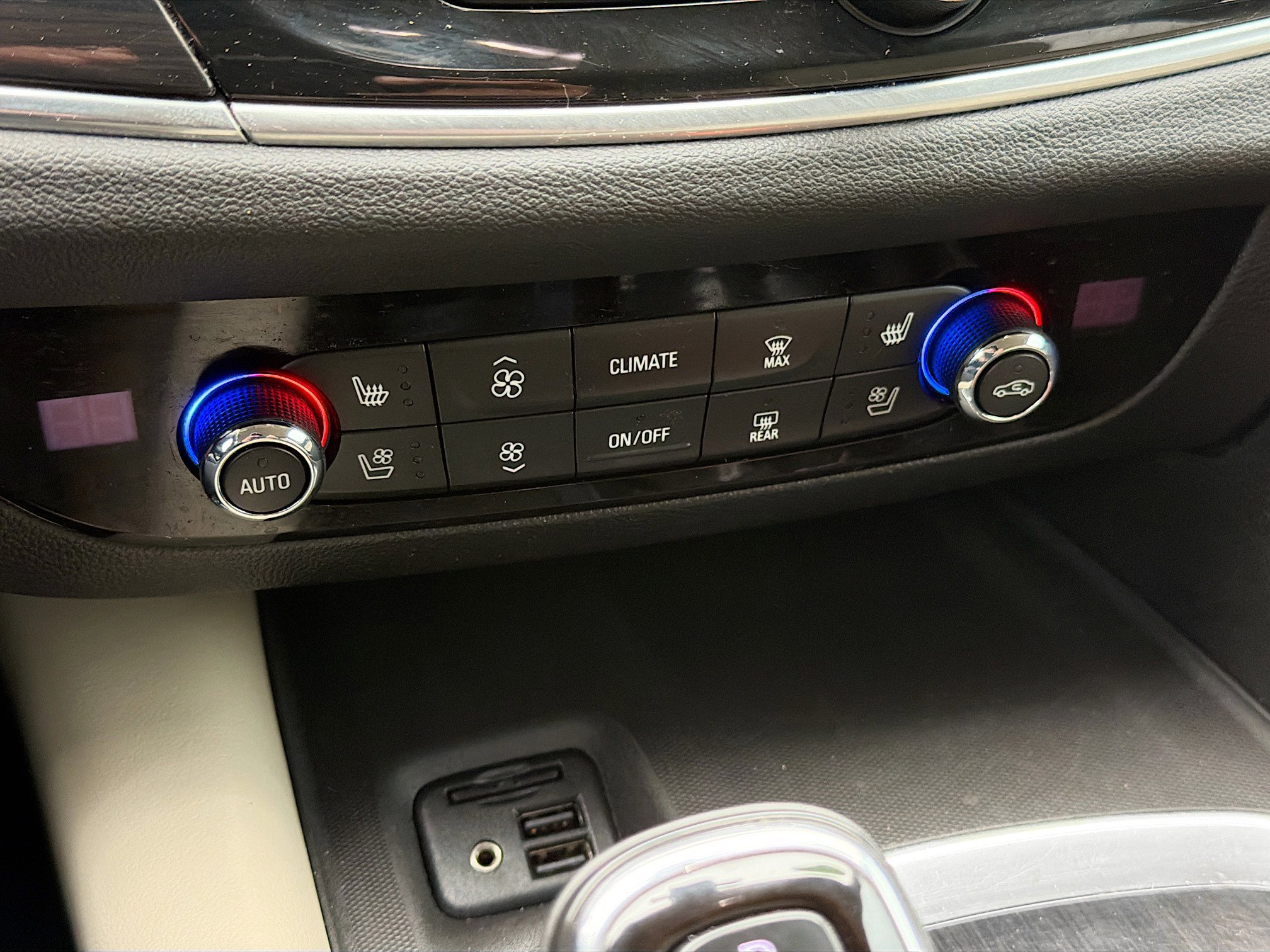 Used 2020 Buick Enclave Premium w/ Surround and Sites Package image 35