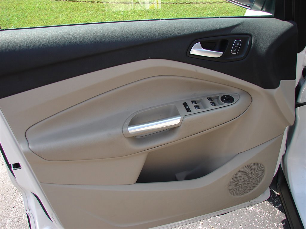 Used 2019 Ford Escape SEL image 5