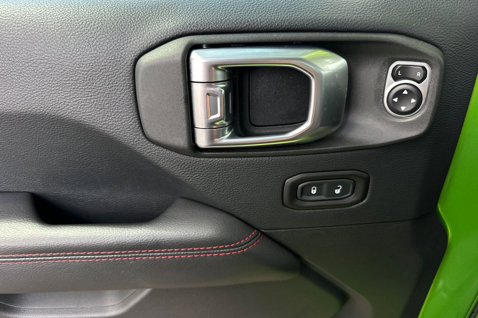 Used 2018 Jeep Wrangler Unlimited Rubicon AWD/4WD image 10