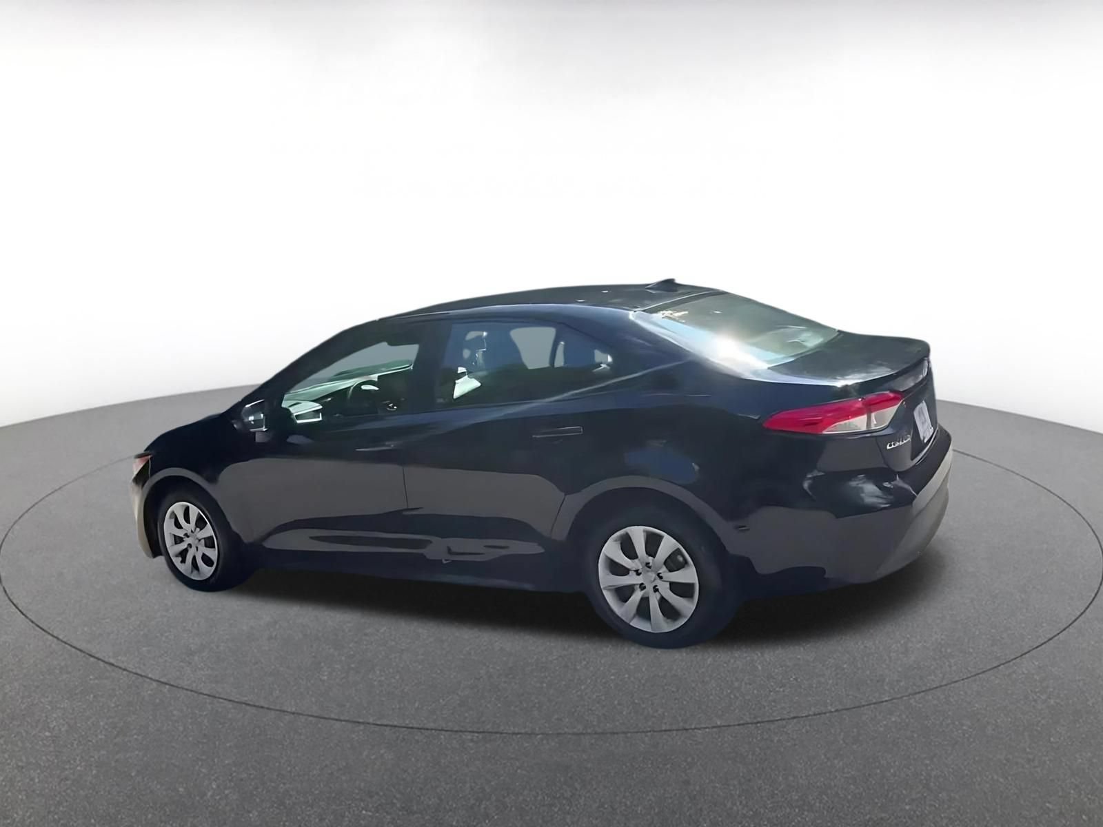 Used 2025 Toyota Corolla LE FWD image 9