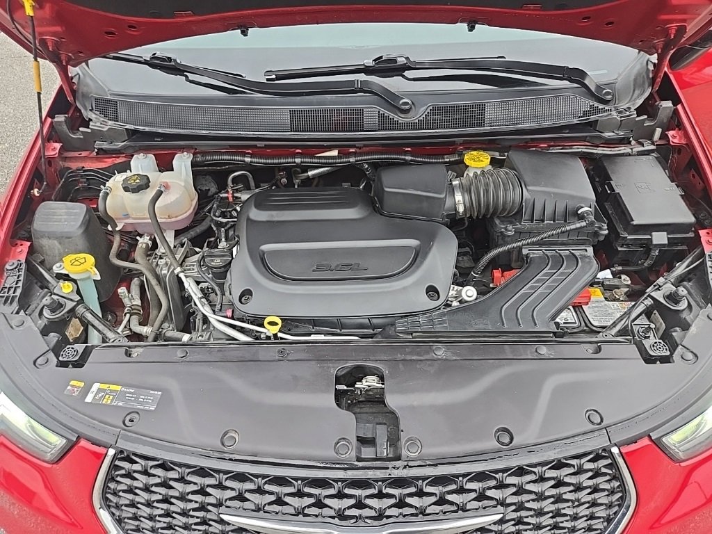 Used 2024 Chrysler Pacifica Touring-L image 28