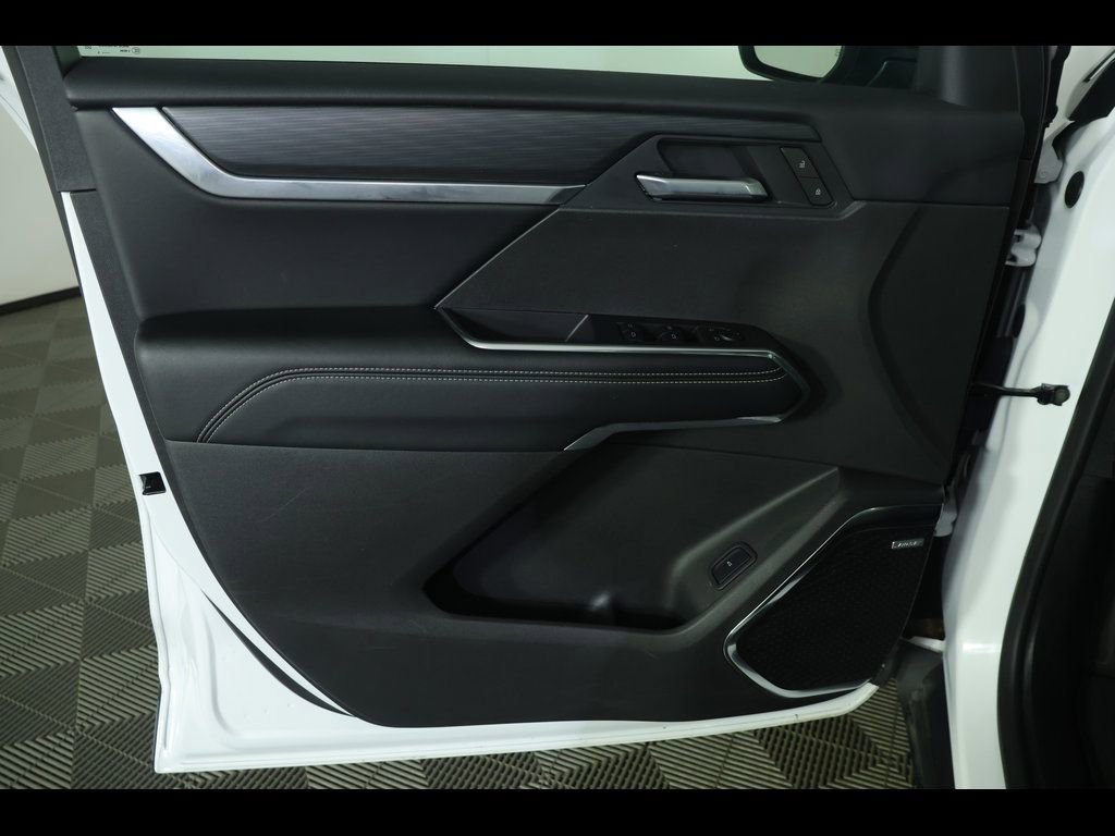 Used 2025 GMC Acadia Elevation image 23