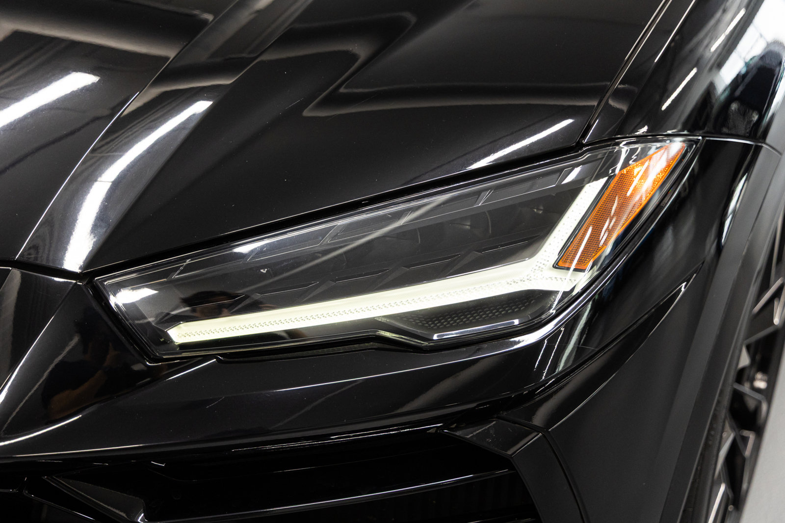 Used 2021 Lamborghini Urus AWD/4WD image 8