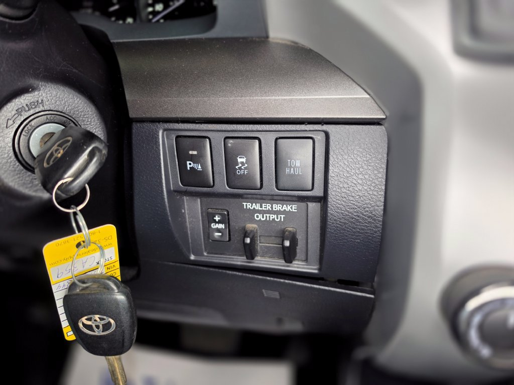 Used 2018 Toyota Tundra SR5 AWD/4WD image 12