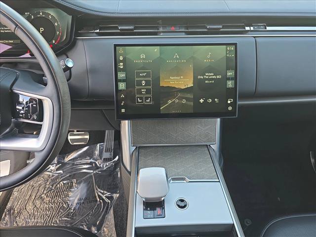 Used 2025 Land Rover Range Rover SV AWD/4WD image 22