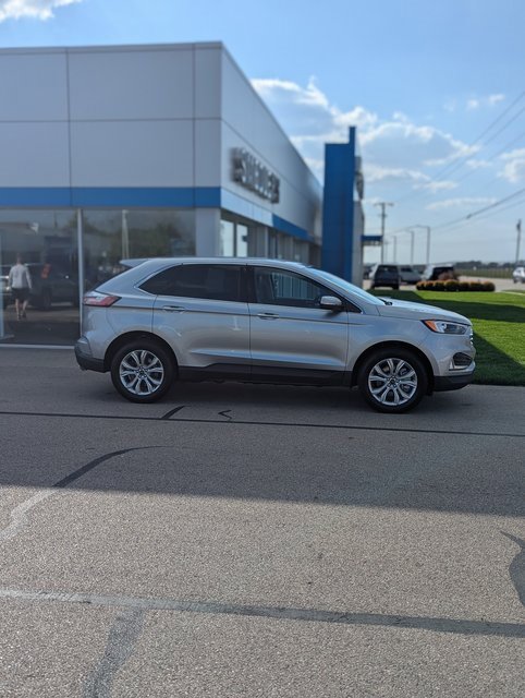 Used 2024 Ford Edge Titanium image 3